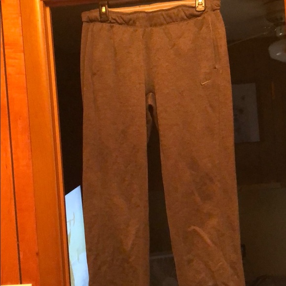 Women’s Nike Slim sweatpants - Picture 2 of 3